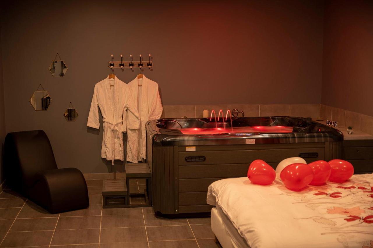 Love Room - La Parenthese Saint-Bauzille-de-la-Sylve Buitenkant foto