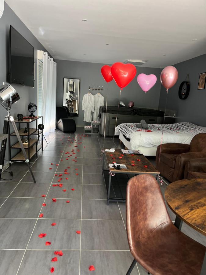 Love Room - La Parenthese Saint-Bauzille-de-la-Sylve Buitenkant foto