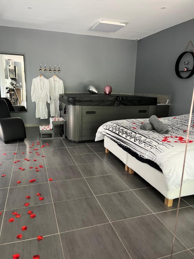 Love Room - La Parenthese Saint-Bauzille-de-la-Sylve Buitenkant foto