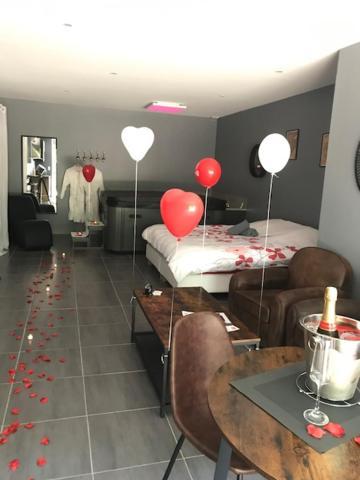 Love Room - La Parenthese Saint-Bauzille-de-la-Sylve Buitenkant foto