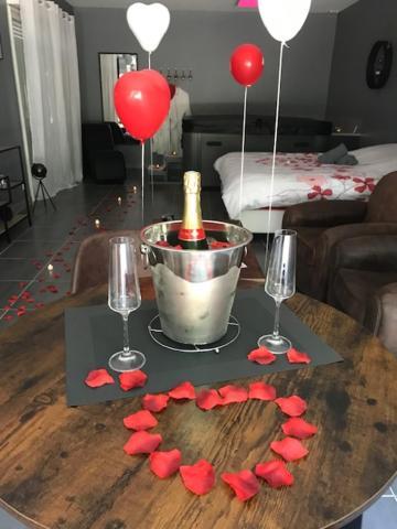 Love Room - La Parenthese Saint-Bauzille-de-la-Sylve Buitenkant foto